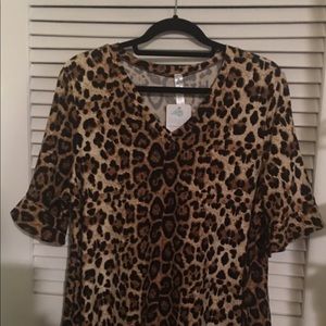 Familiar Territory Leopard ruffled sleeve tunic
